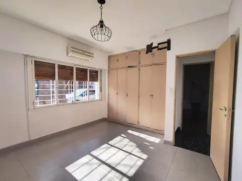 Depto Tipo Casa en Alquiler con 1 cocheras