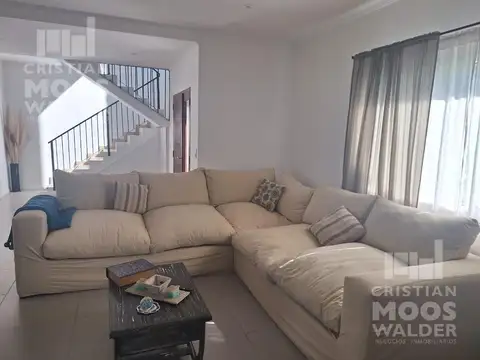 Casa 4 ambientes con 2 baños