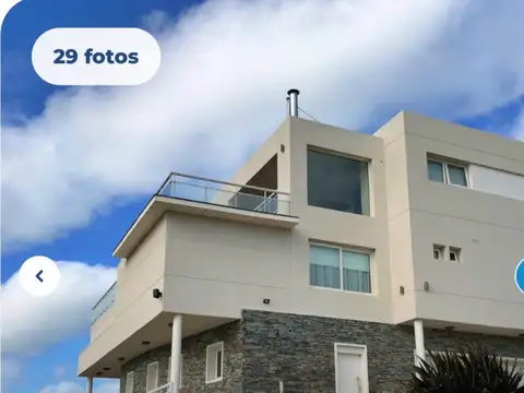 Casa en Venta con 3 cocheras