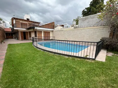 Aristóbulo del Valle 700