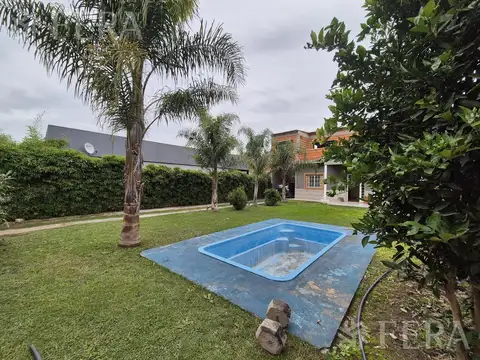 Venta casa 3 ambientes con cochera y jardin en El Pato