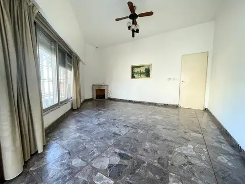 VENTA CASA 4 AMBIENTES EN BARRIO NAON, MATADEROS