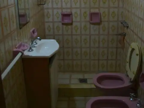 Casa 5 ambientes con 1 baño