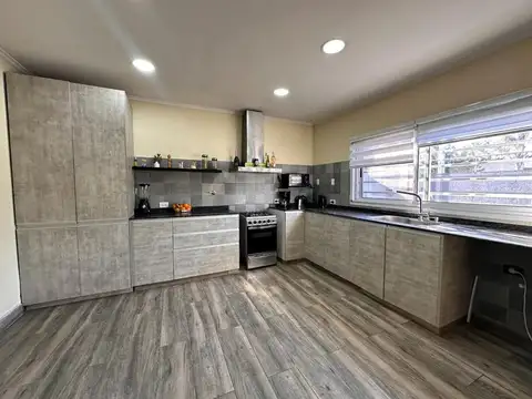 CASA EN VENTA 5 AMBIENTES F. VARELA APTA CREDITO