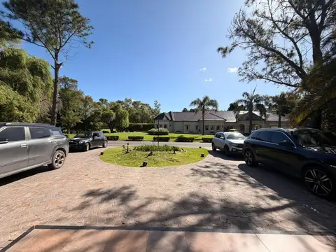 Casa en Venta con 7 cocheras
