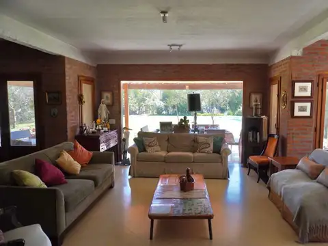 Blvd. de Todos los Santos 5601, B1623 Dique Luján,