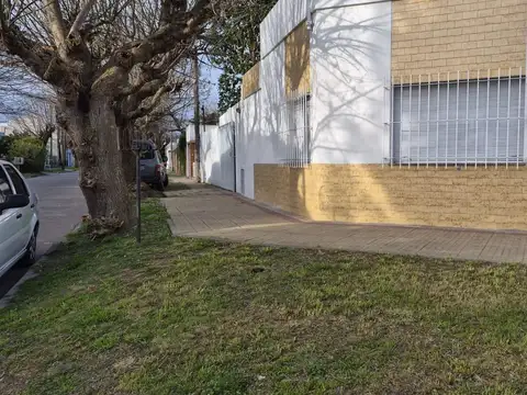 Casa 6 ambientes con 1 baño