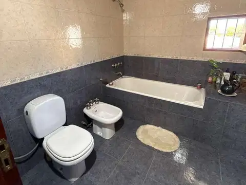 Casa 6 ambientes con 3 baños