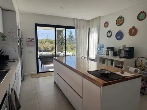 Moderna Casa en Alquiler Anual en Castaños, Nordelta