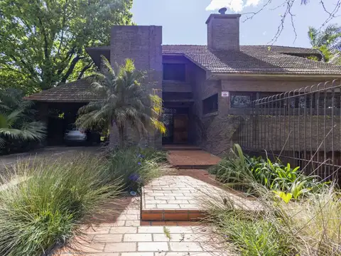 Casa en Venta con 2 cocheras