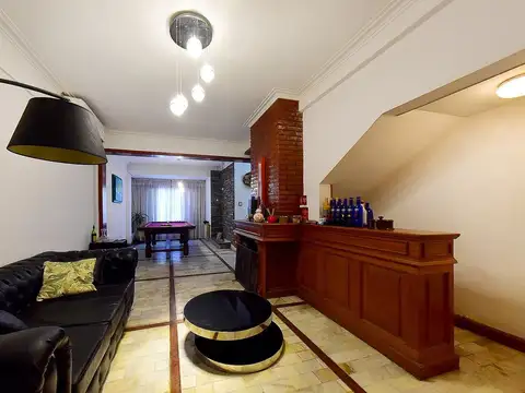 VENTA CASA 7 AMB. JARDIN Y GARAGE  - ADROGUÉ