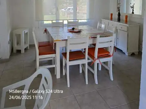 Casa 4 ambientes con 2 baños