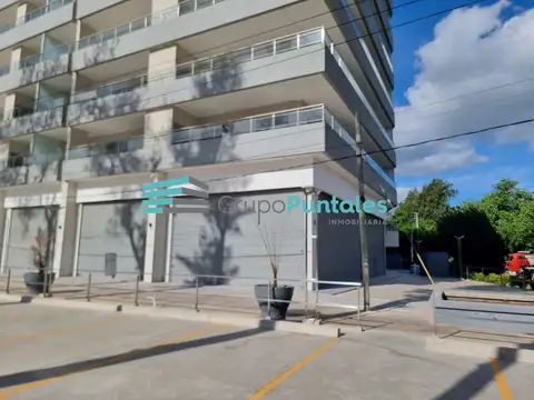 Local en esquina alquiler en Canning sobre Mariano Castex Canning Center