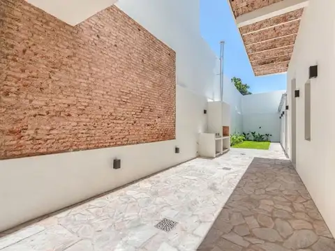 VENTA PH 4 AMBS RENOVADO. PATIO. JARDIN Y PARRILLA