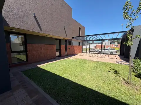 Mansos del Sur Casa en Venta con pileta patio verde