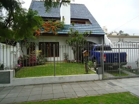 Juan XXIII nº 225 E/ Pilar y Lacamera