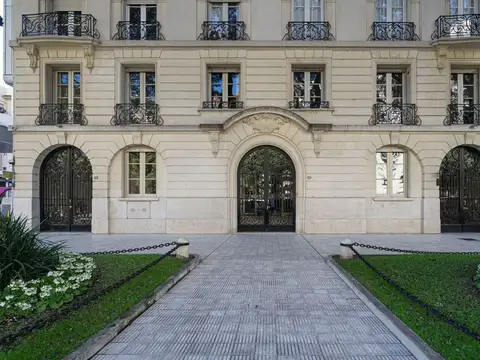 Avenida Del Libertador 2500, Piso 1