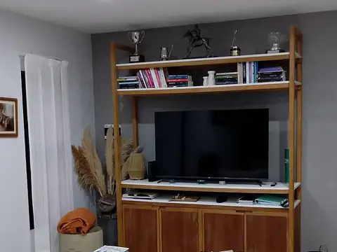 Casa en Alquiler con 3 cocheras