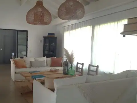 Casa en Alquiler de 3 dormitorios