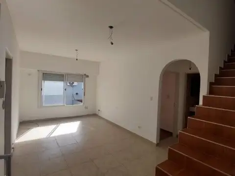 Depto Tipo Casa en Alquiler de 2 ambientes