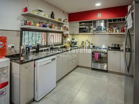Casa en Venta con 4 cocheras