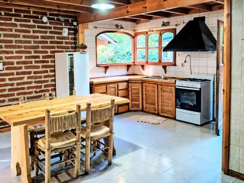 Casa en Alquiler con 1 cochera