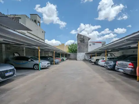 VENTA - DOBLE LOTE - 29 COCHERAS + CASA