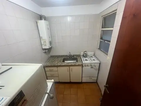 Luminoso Depto. 2 amb. c/ balcon a la calle