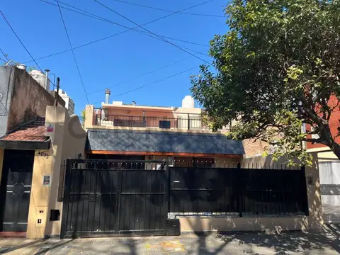 VENTA CASA 3 AMBIENTES CON TERRAZA QUINCHO Y PARRILLA - SAN MARTIN CENTRO