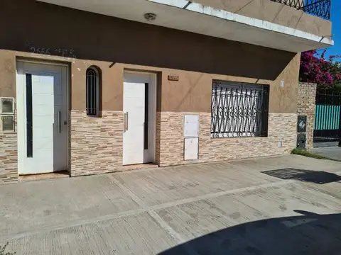 PH TIPO CASA EN PLANTA BAJA AL FRENTE DE 2 AMBIENTES, EN ALQUILER.