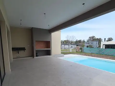 Casa en venta 4 ambientes  Santa Elisa