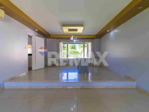 Casa en Alquiler con 4 cocheras