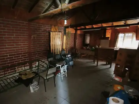 CASA A REFACCIONAR CON PILETA  B° EL CORAL EL CARR