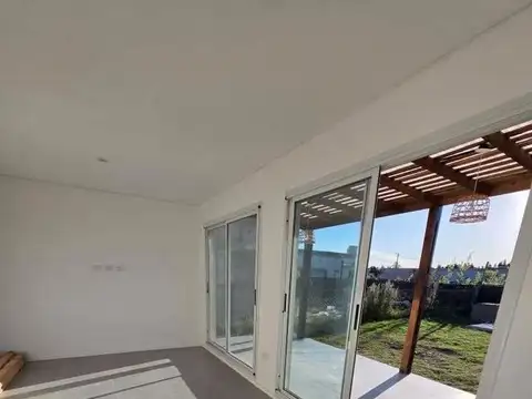 Casa 5 ambientes con 1 baño