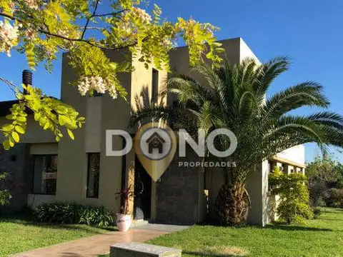 Casa en Venta en Berazategui, USD 390.000