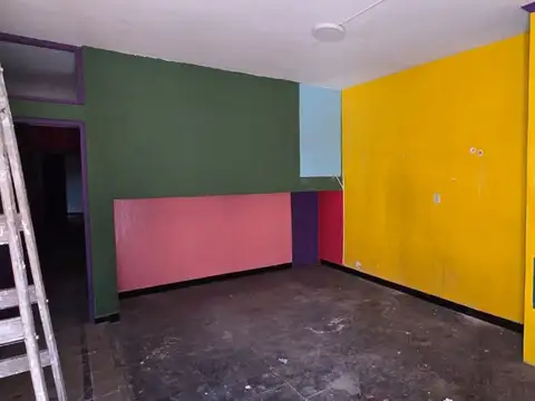 Casa 7 ambientes con 2 baños