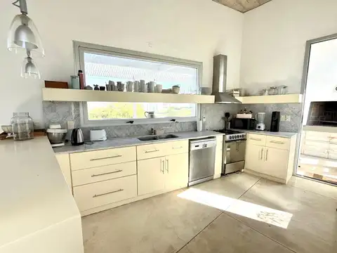 Casa en Venta con 10 cocheras