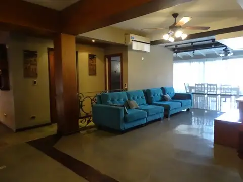 Casa 6 ambientes con 4 baños