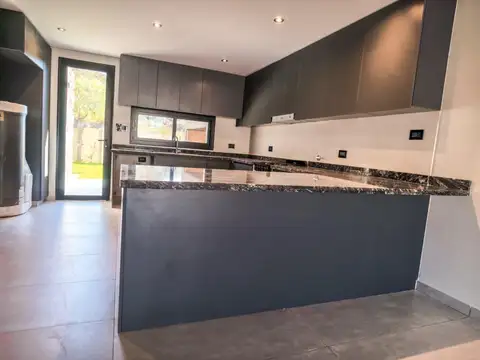 Departamento 5 ambientes con 2 baños