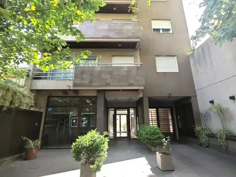 DEPARTAMENTO SEMIPISO 4 AMBIENTES AL FRENTE CON COCHERA Y BAULERA EN CENTRO DE RAMOS MEJIA