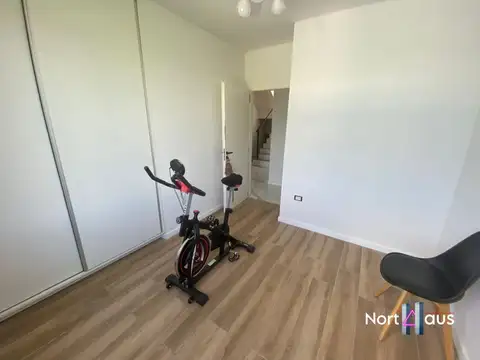 Casa 6 ambientes con 2 baños