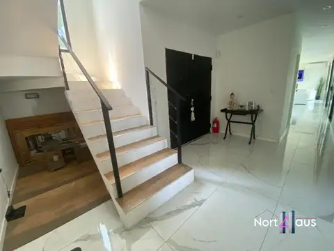 Casa a la laguna en Barrio El Naudir