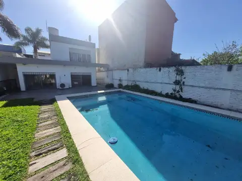 CASA 4 AMBIENTE VENTA APTA CREDITO  PILETA BURZACO