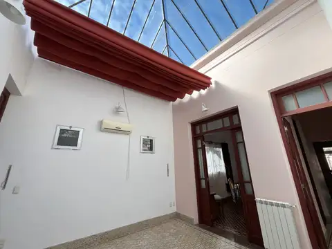 Casa en Alquiler con 1 cochera