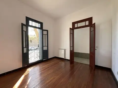 Casa 8 ambientes con 4 baños