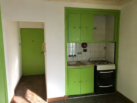 DEPTO. MONO AMBIENTE,LUMINOSO,LATERAL ,BUENA UBICACIÓN A POCAS CUADRAS DE SUBTE LINEA "A"