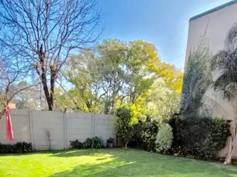 Casa en Alquiler Temporal con 2 cocheras