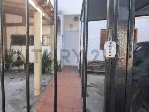 VENTA CASA 3 DORMITORIOS A METROS DE VELEZ SARFIELD