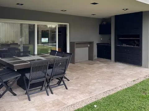 Casa en Alquiler de 4 dormitorios