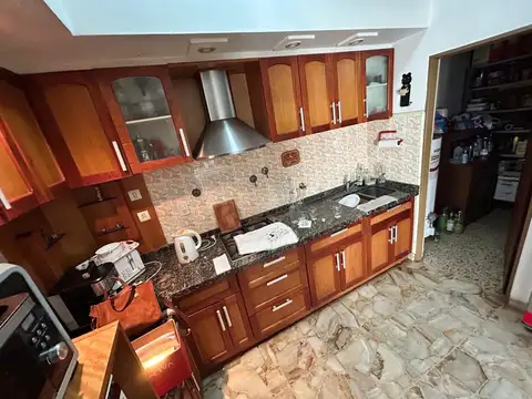 VENTA - CASA 3 AMBIENTES PARQUE, PISCINA Y LOCALES - MERLO